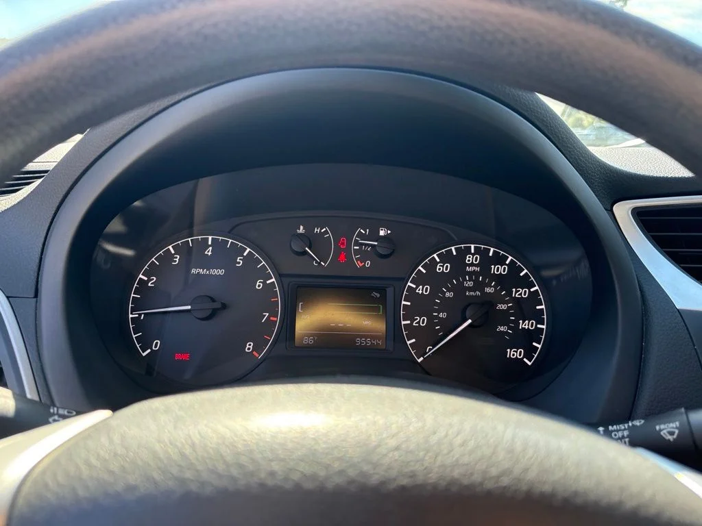 Used 2015 Gray Nissan S image 18