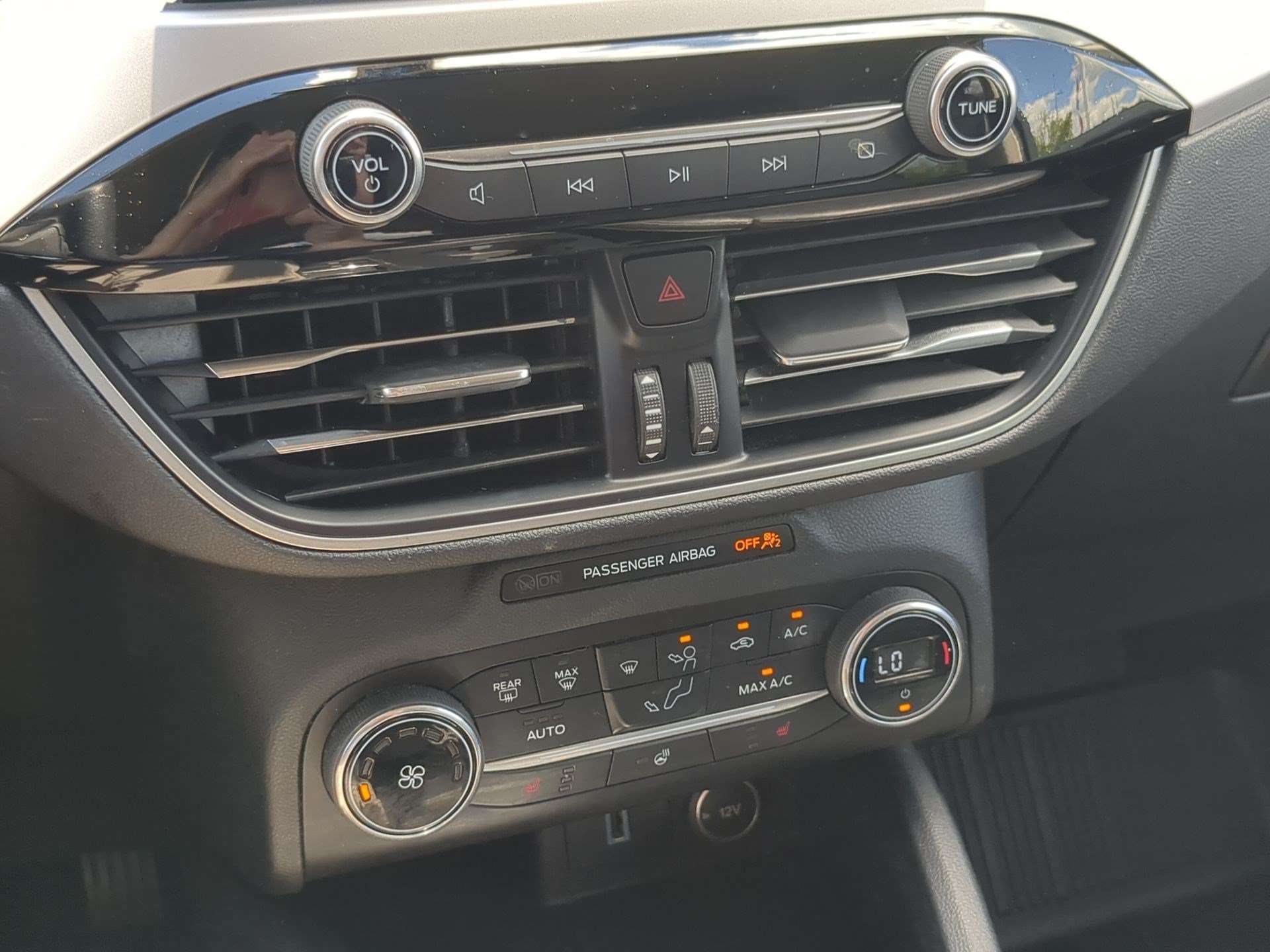 Used 2020 Magnetic Metallic Ford SEL image 18