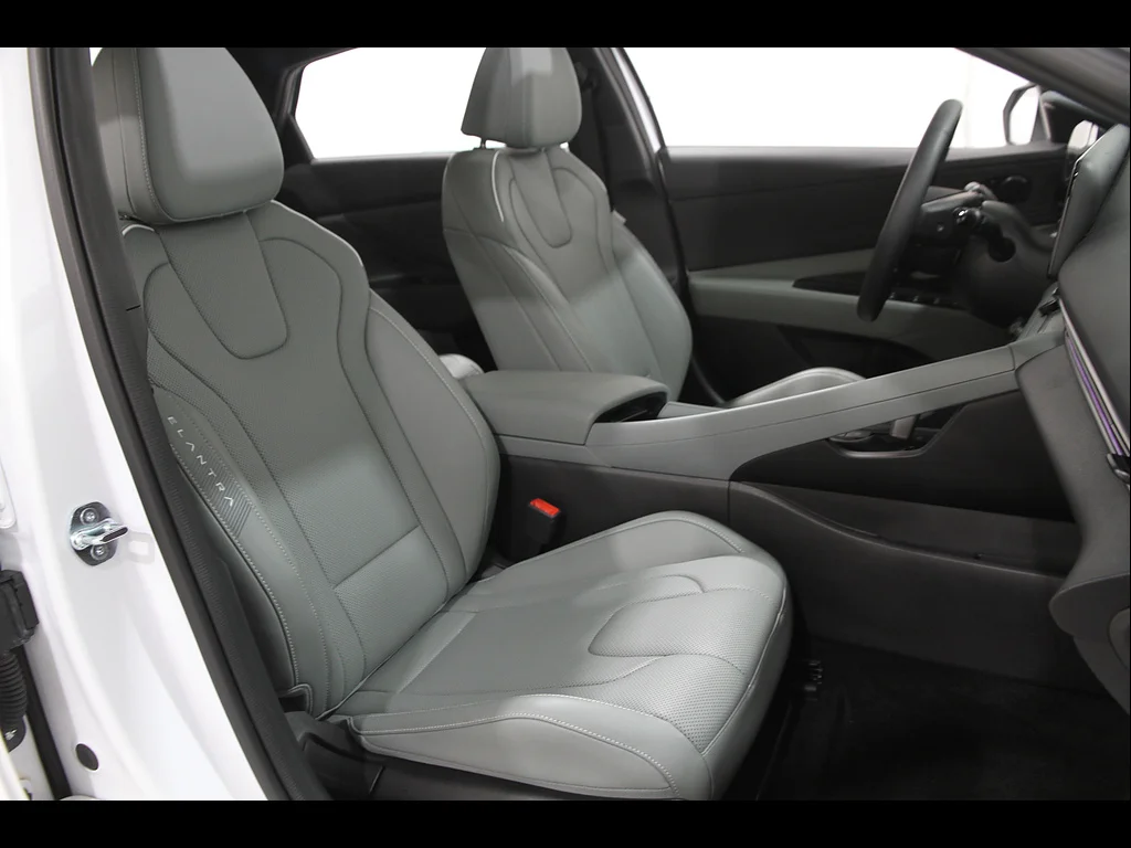 Used 2025 Serenity White Pearl Hyundai Limited image 16