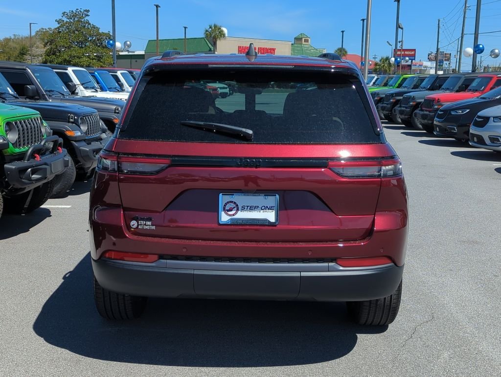 New 2026 Velvet Red Pearl-Coat Exterior Paint Jeep Limited image 6