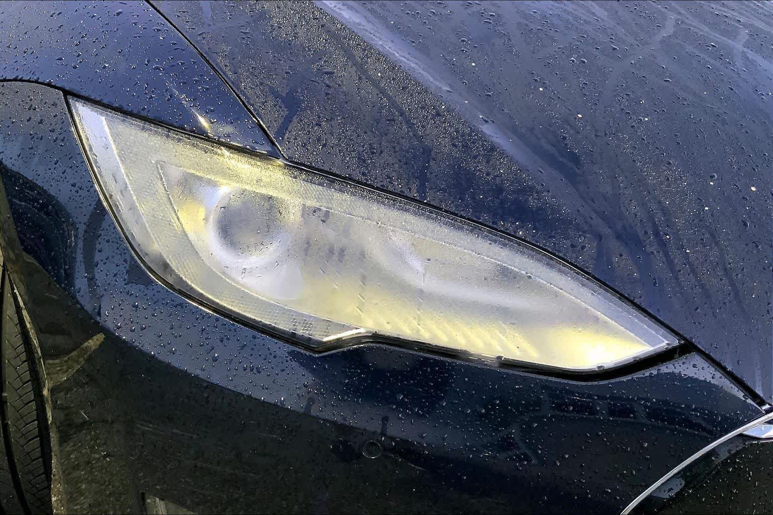 Used 2014 Black Tesla 85 kWh Battery image 23