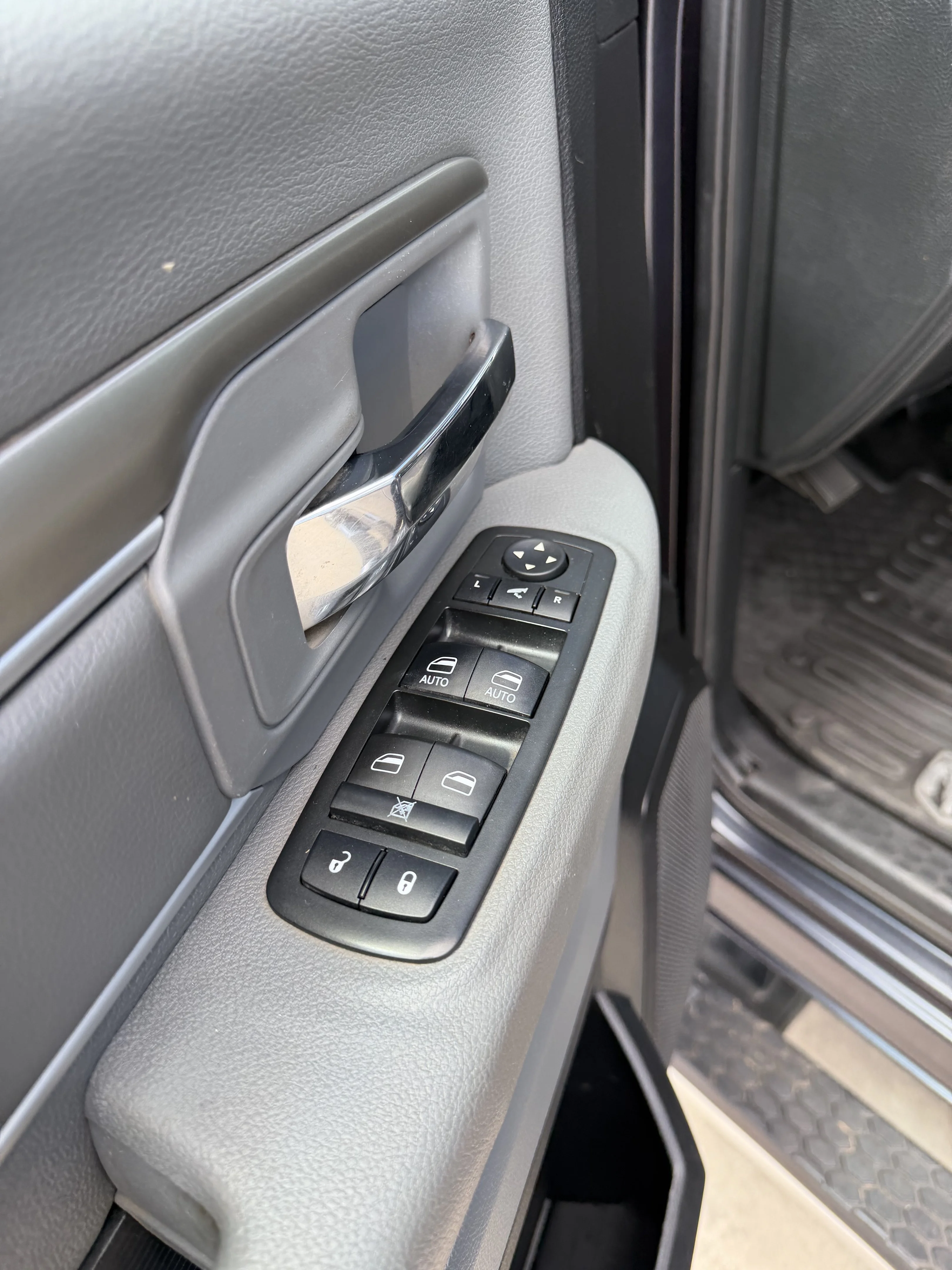 Used 2015 Maximum Steel Metallic Clearcoat Ram Outdoorsman image 10