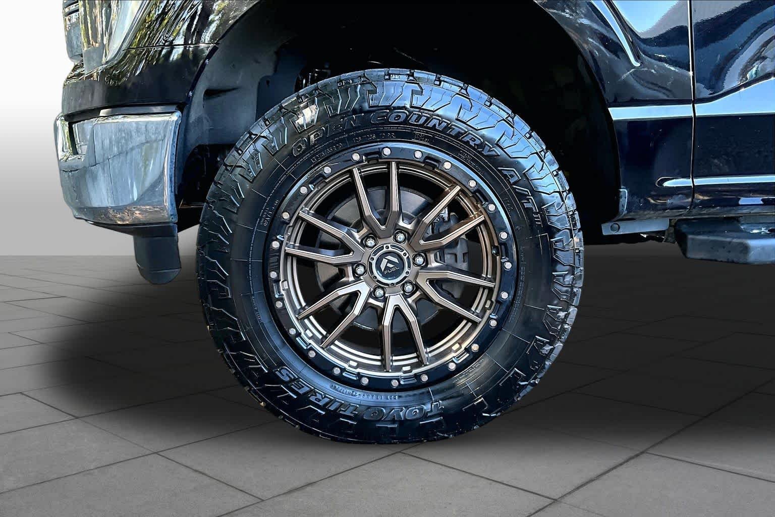 Used 2021 Agate Black Metallic Ford LARIAT image 10
