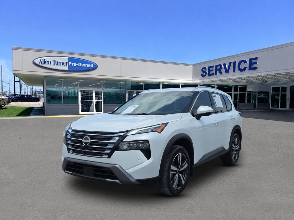 Used 2024 Everest White Pearl Nissan SL image 4
