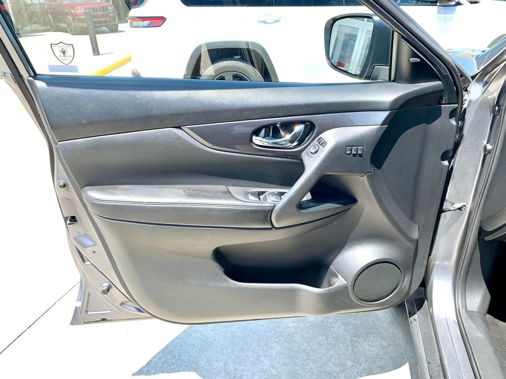 Used 2020 Gray Nissan SV image 10