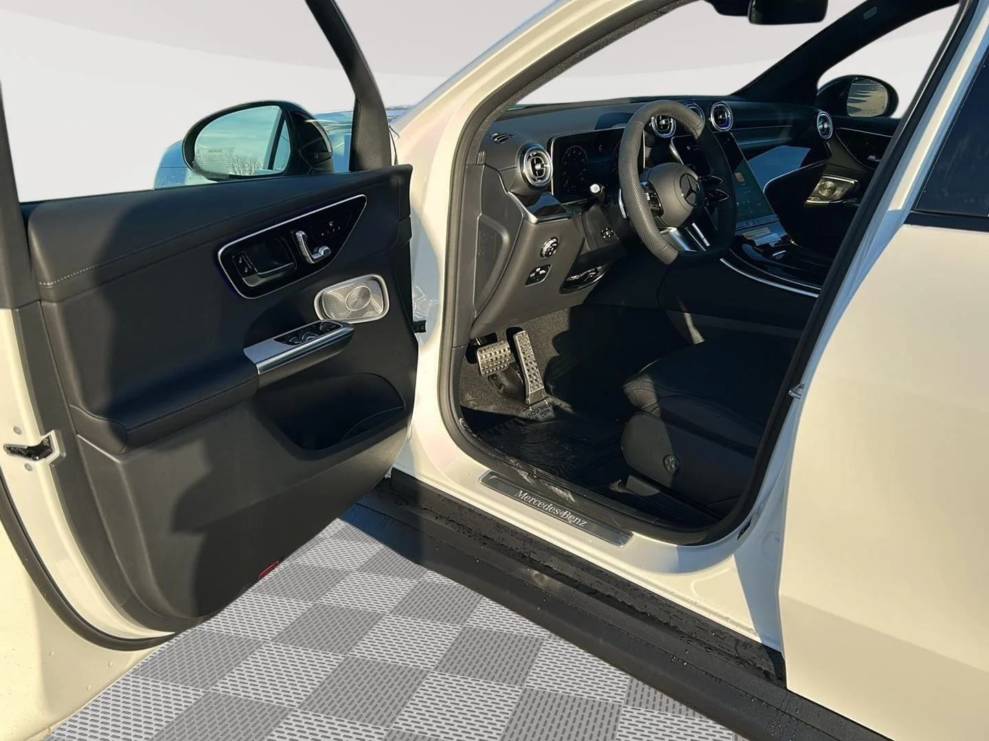 New 2026 Polar White Mercedes-Benz GLC 300 image 11