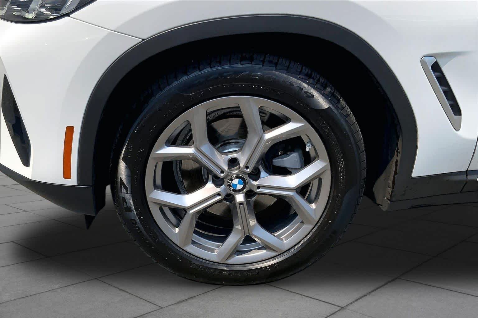 Used 2022 Alpine White BMW xDrive30i image 11