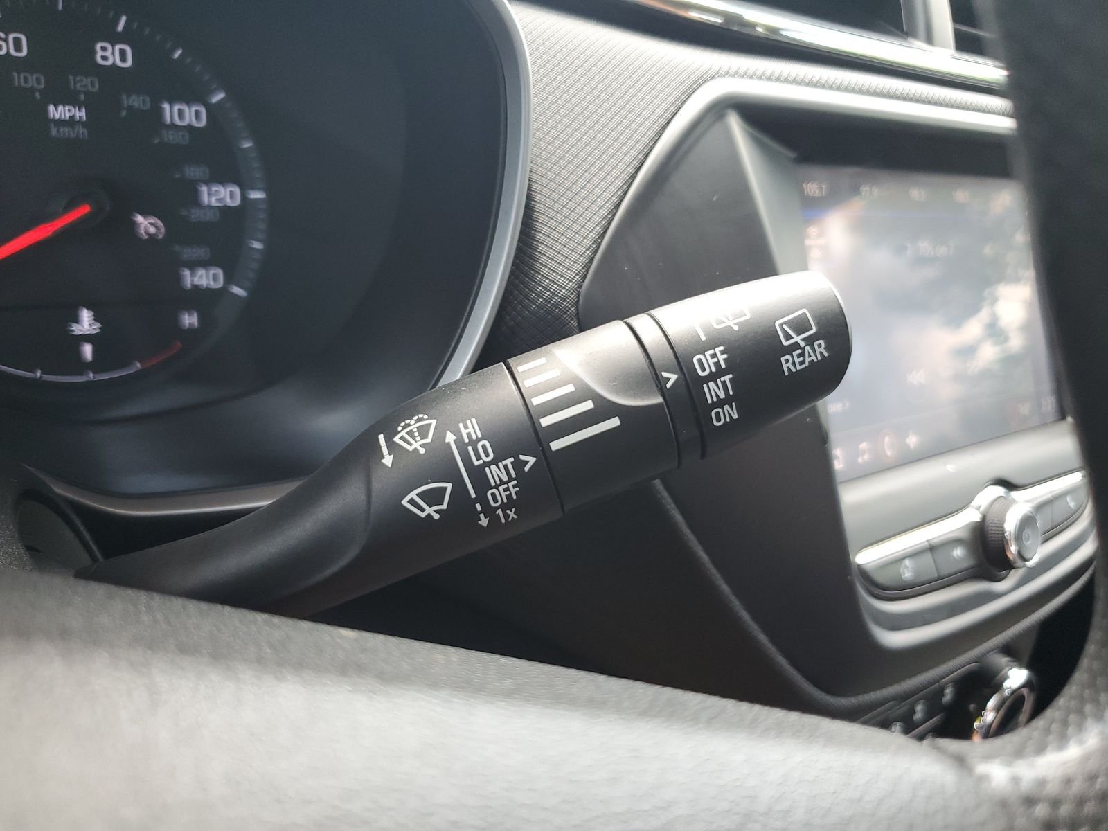 Used 2022 White Chevrolet LS image 27