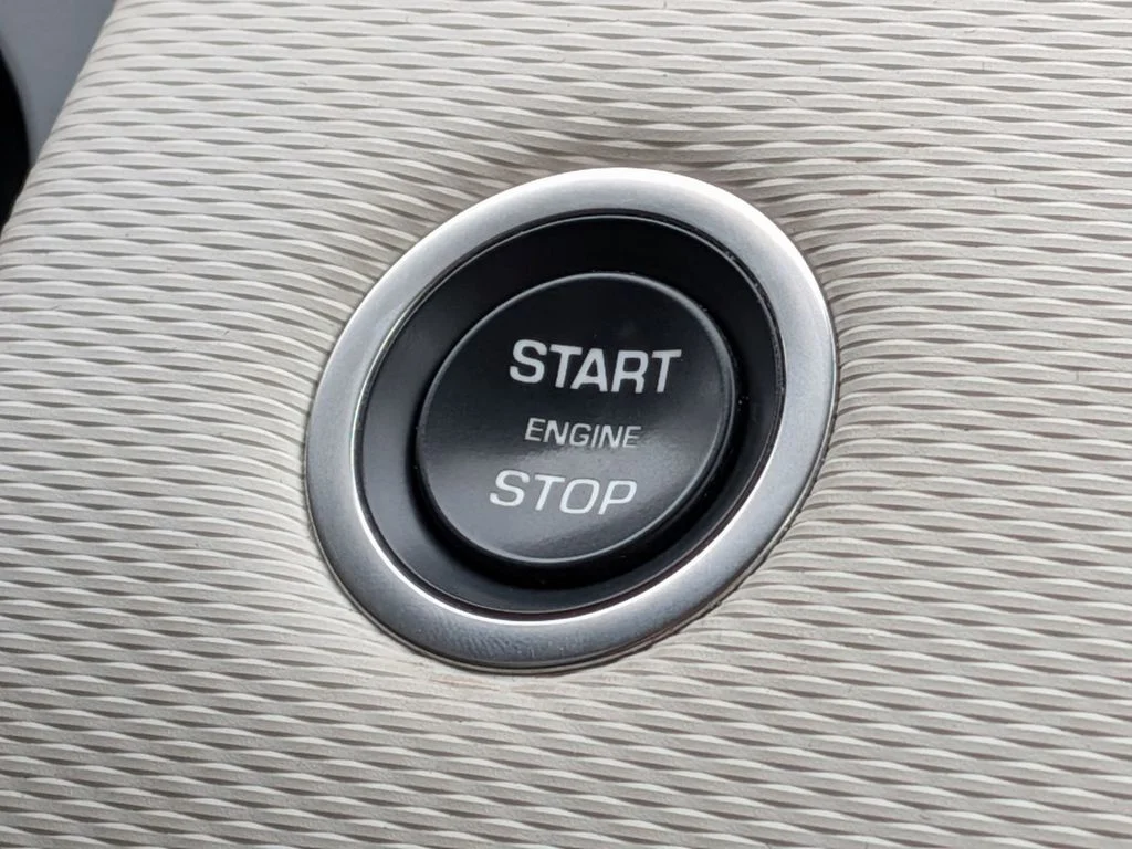Used 2023  Land Rover SE R-Dynamic image 15