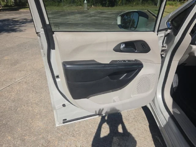 Used 2021 White Chrysler Touring L image 17
