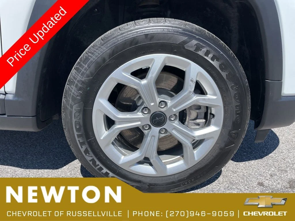 Used 2025 Bright White Clearcoat Jeep Latitude image 50