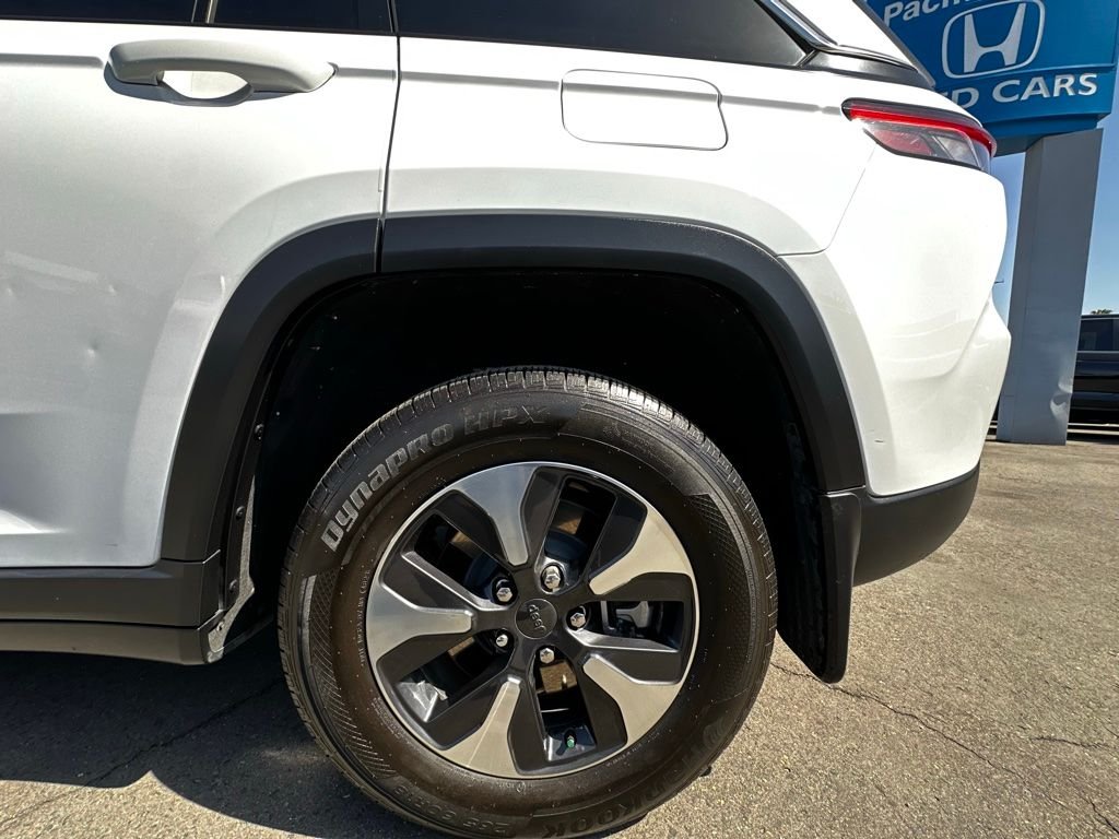 Used 2022 White Jeep 4xe image 7