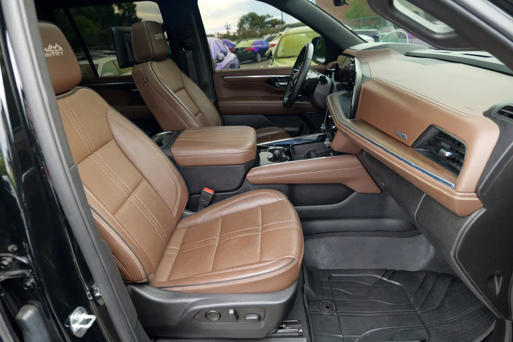 Used 2025 Black Chevrolet High Country image 38