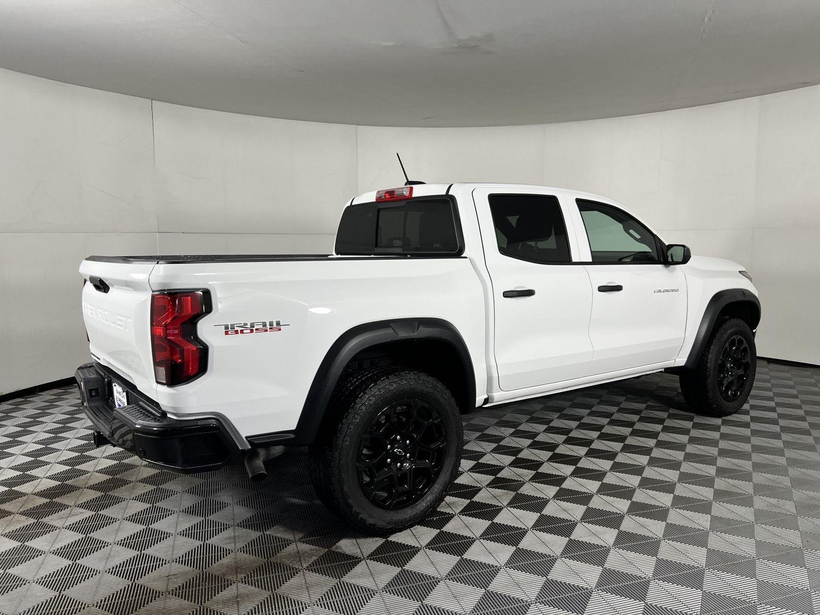 Used 2026 Summit White Chevrolet 4WD Trail Boss image 22
