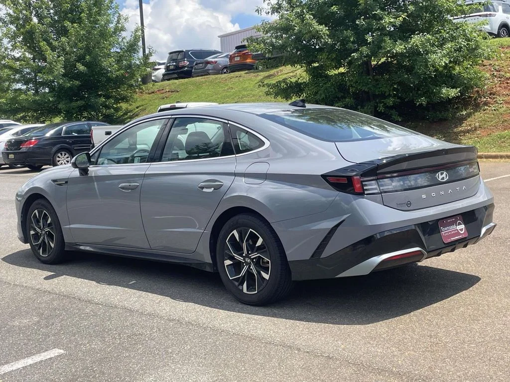 Used 2024 Transmission Blue Hyundai SEL image 5