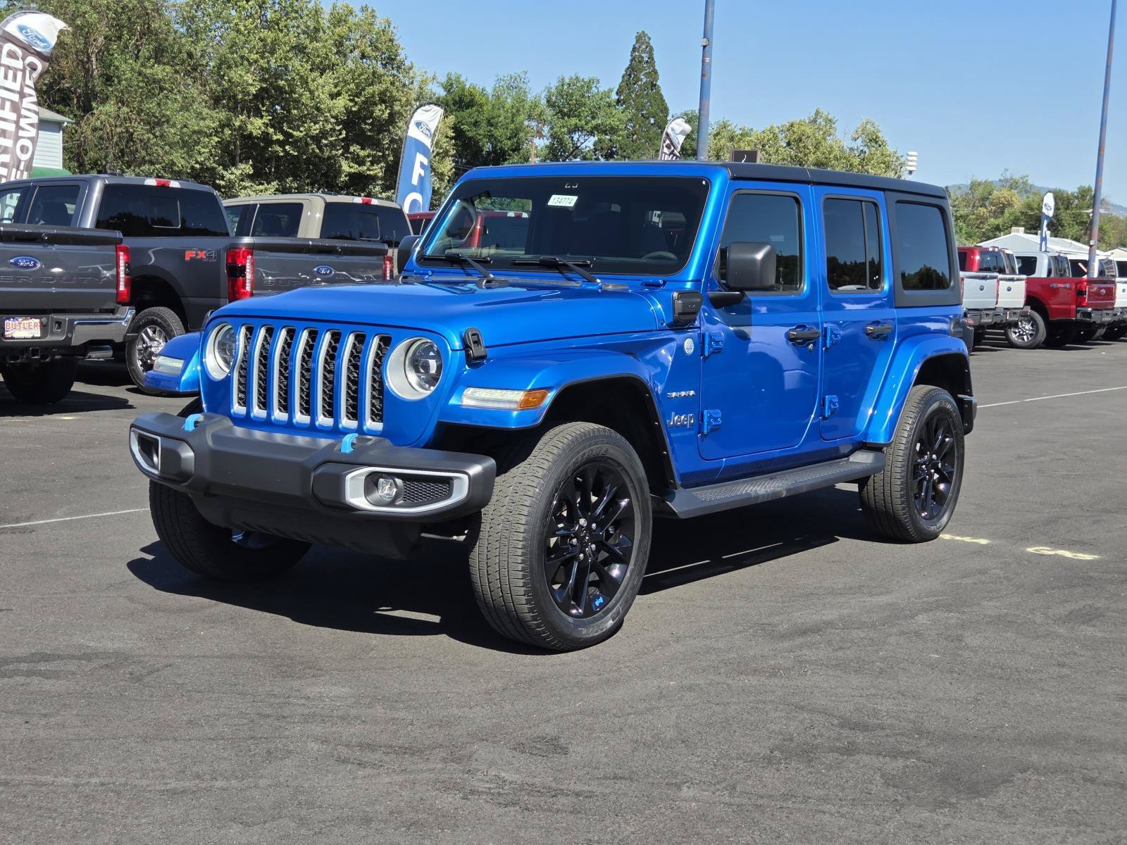Used 2023 Hydro Blue Pearlcoat Jeep Sahara image 1