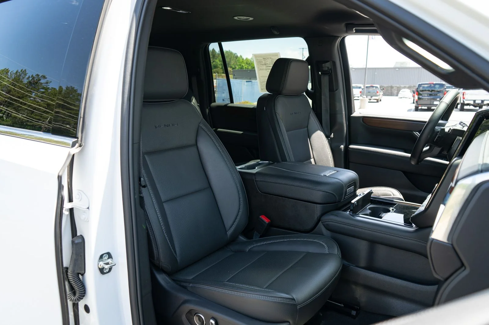 Used 2025 White GMC Denali image 23