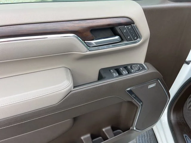 Used 2024 White GMC SLT image 8
