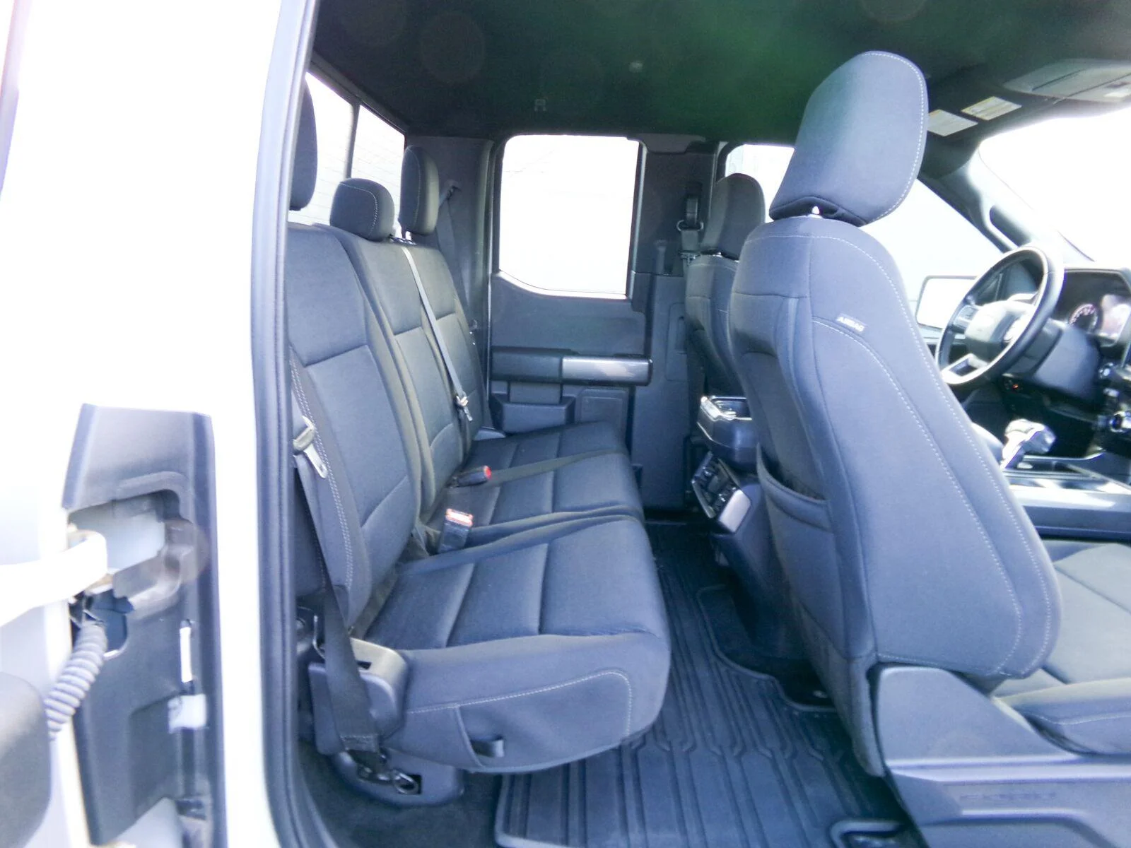 Used 2023 Avalanche Gray Ford XLT image 14