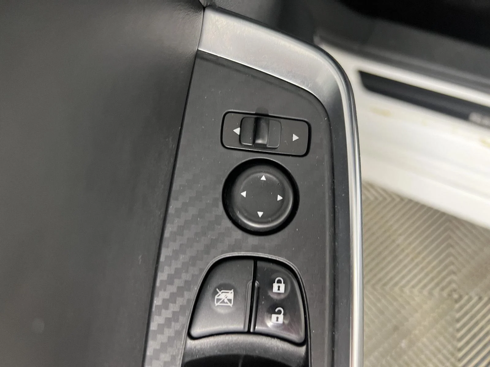 Used 2021 Aspen White/Super Black Nissan SR image 10