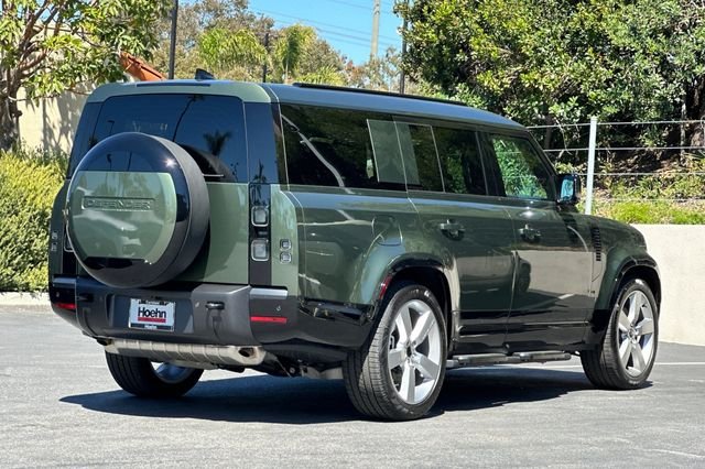 New 2026 Green Land Rover X-Dynamic SE image 5