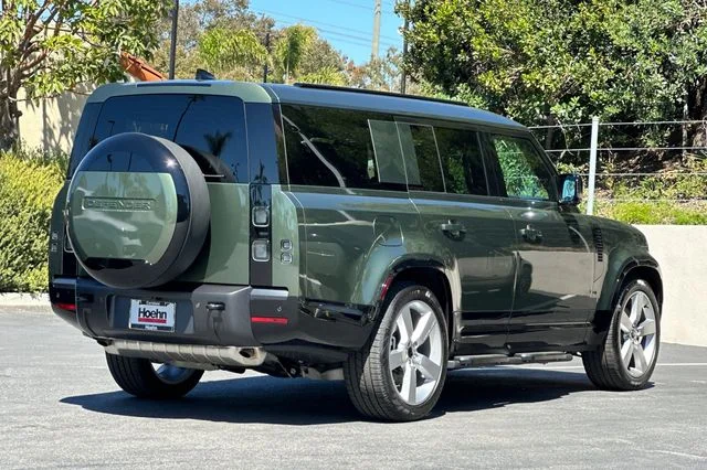 New 2026 Woolstone Green Land Rover X-Dynamic SE image 5