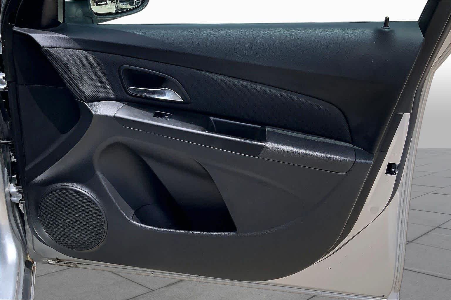 Used 2013 Silver Ice Metallic Chevrolet LT image 22