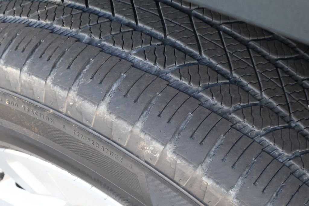 Used 2018 GRAPHITE METALLIC Chevrolet LT image 9