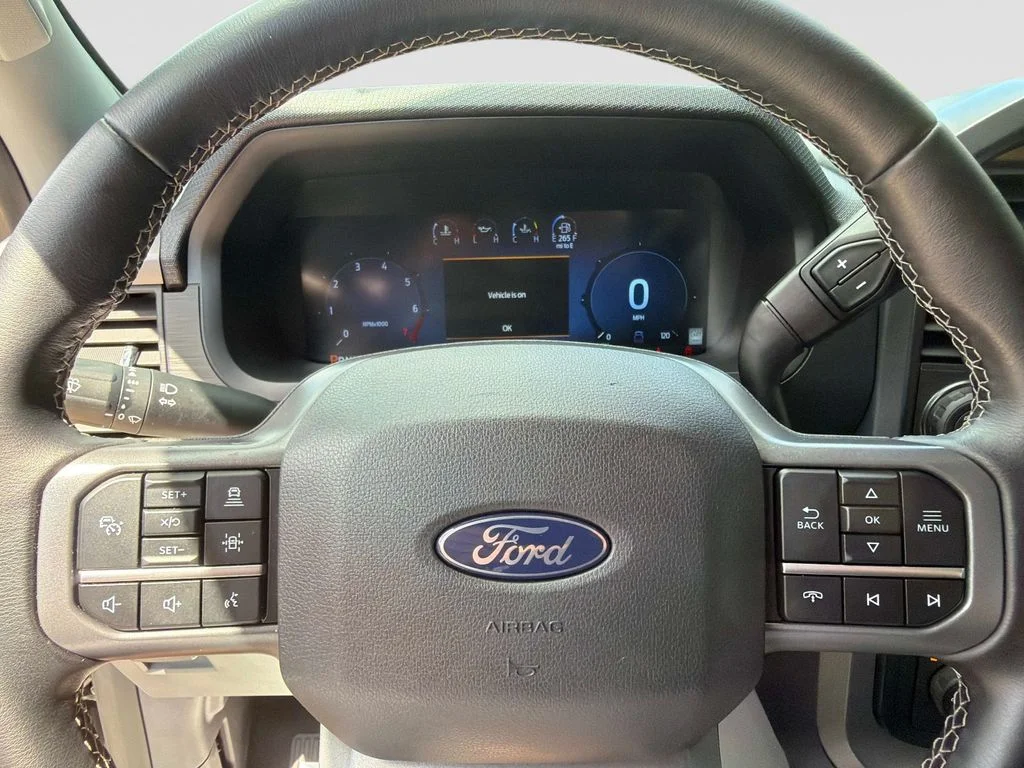 Used 2025 Agate Black Metallic Ford XLT image 27