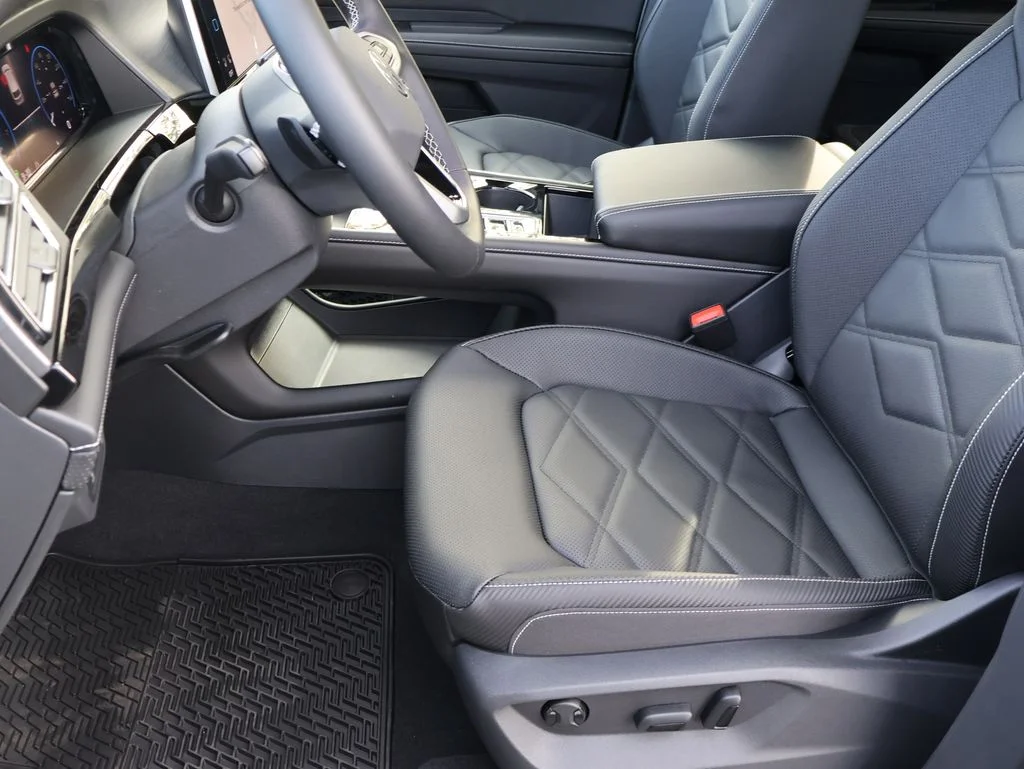 New 2026 White Volkswagen 2.0T SE w/Technology image 41