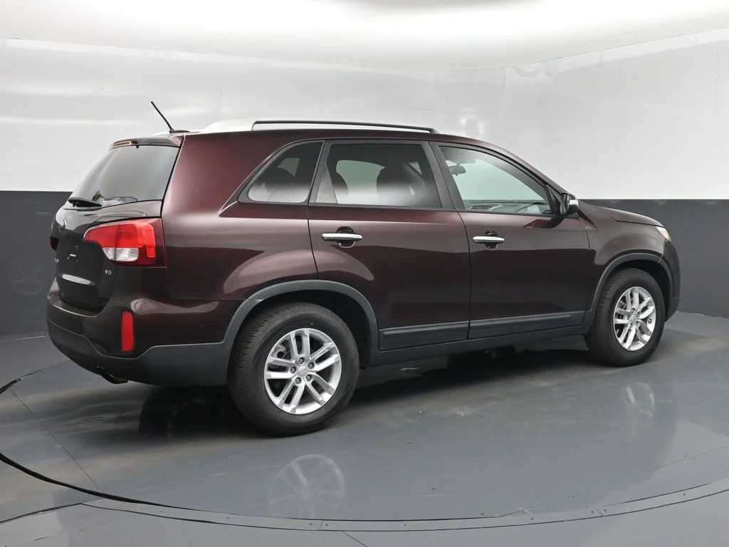 Used 2015 Red Kia LX image 3