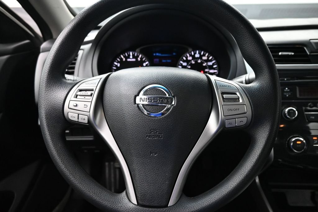 Used 2014 White Nissan 2.5 S image 17