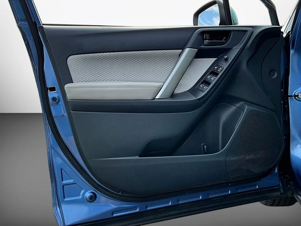 Used 2017 Quartz Blue Subaru 2.5i Premium image 21