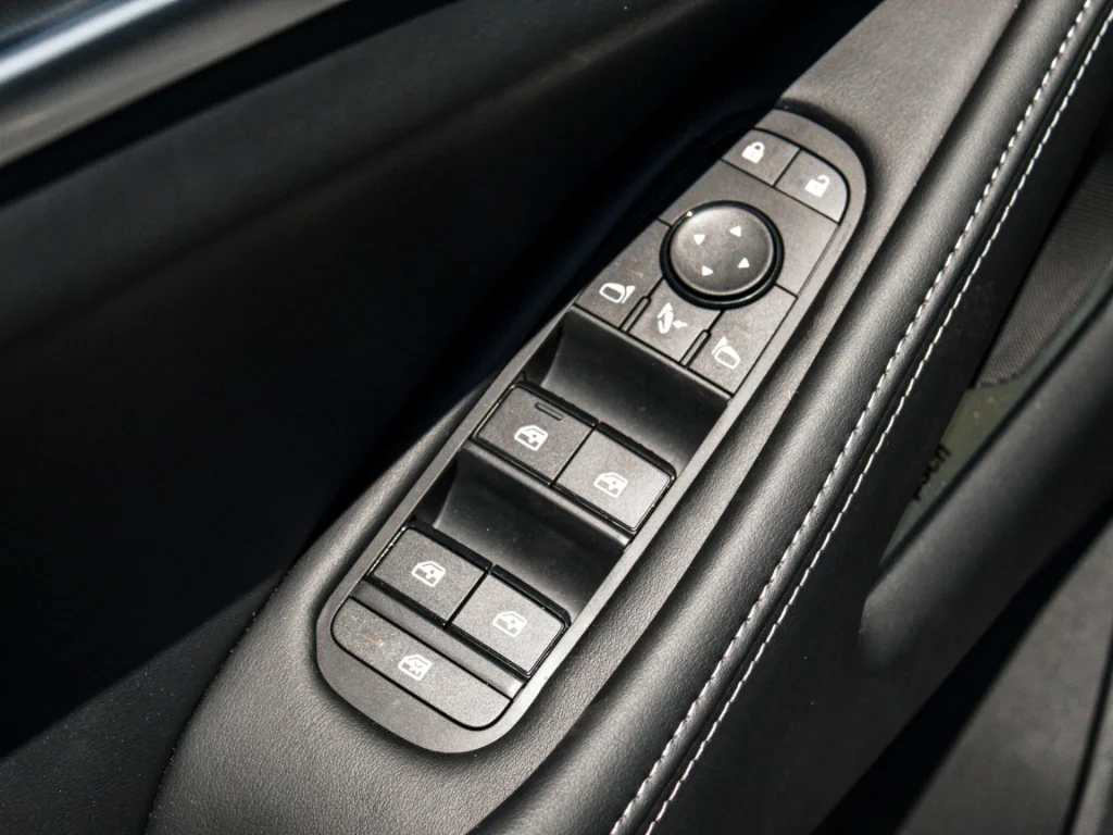 New 2027 GRAPHITE SHADOW INFINITI Luxe AWD image 9
