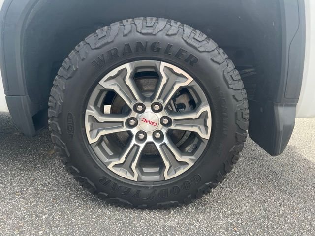 Used 2023 White GMC SLE image 5