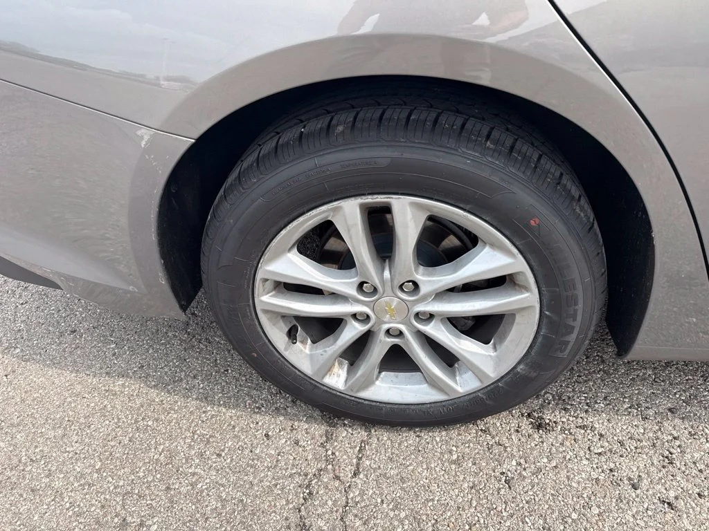 Used 2018 Pepperdust Metallic Chevrolet LT image 12
