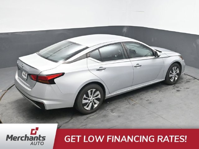 Used 2022 Silver Nissan 2.5 S image 33