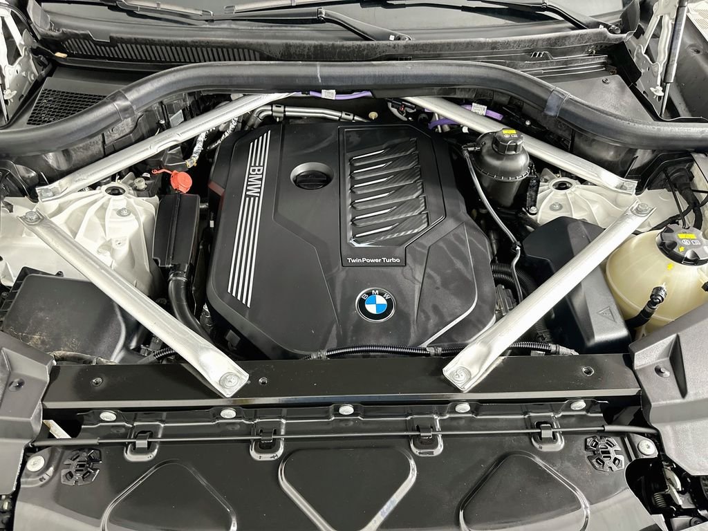 Certified Used 2023 Mineral White Metallic BMW xDrive40i image 31