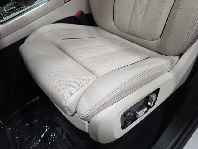 Certified Used 2024 Mineral White Metallic BMW xDrive40i image 24