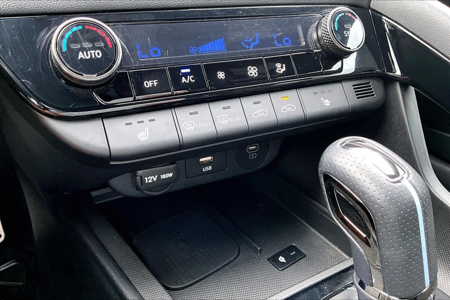 Used 2025 Atlas White Hyundai  image 33