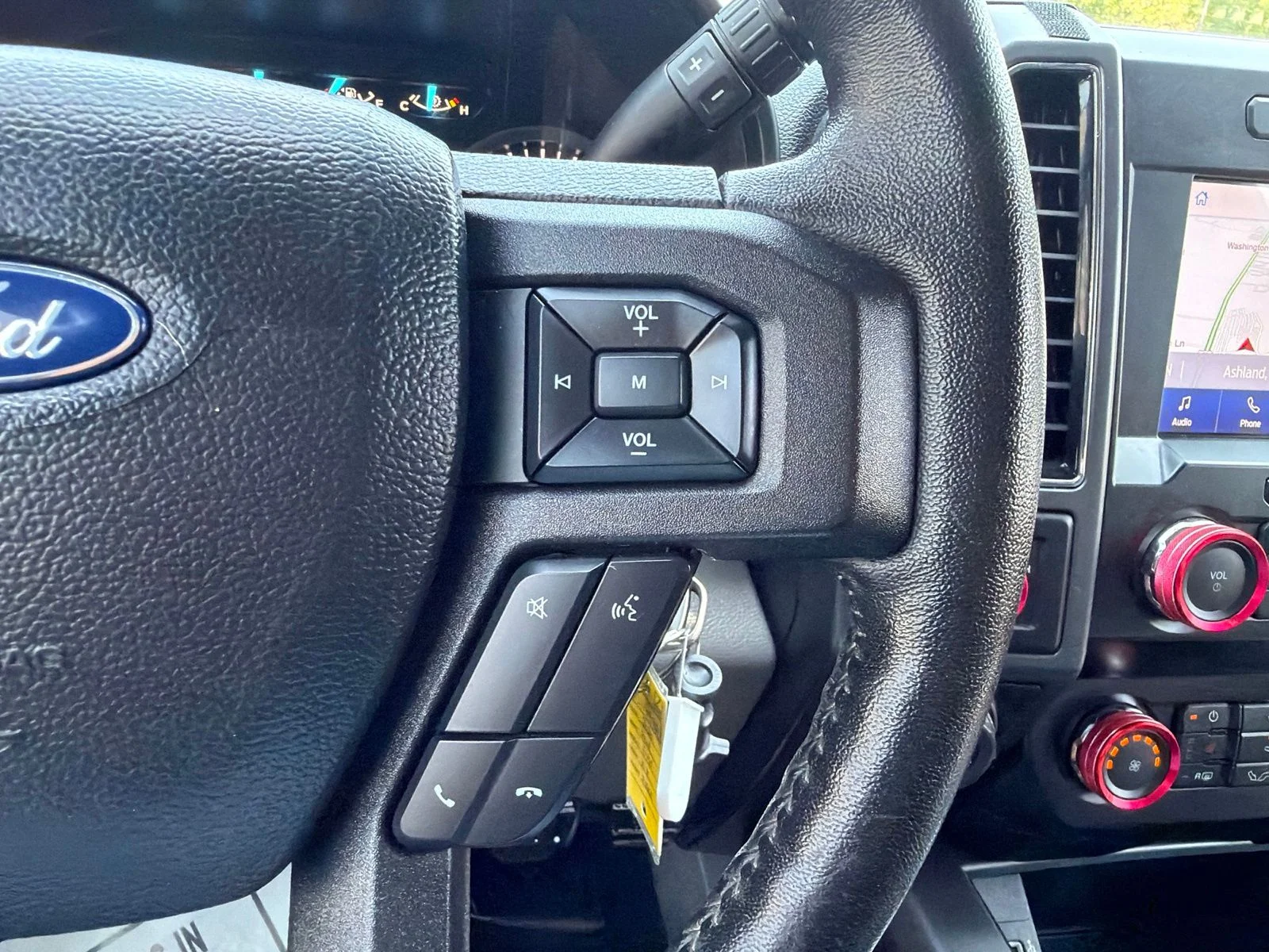 Used 2020 Black Ford XLT image 29