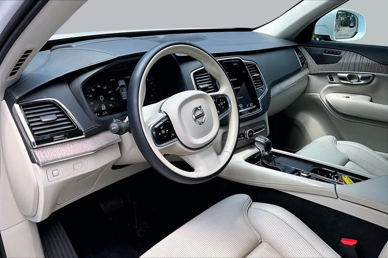 Used 2021 Crystal White Metallic Volvo Inscription image 18