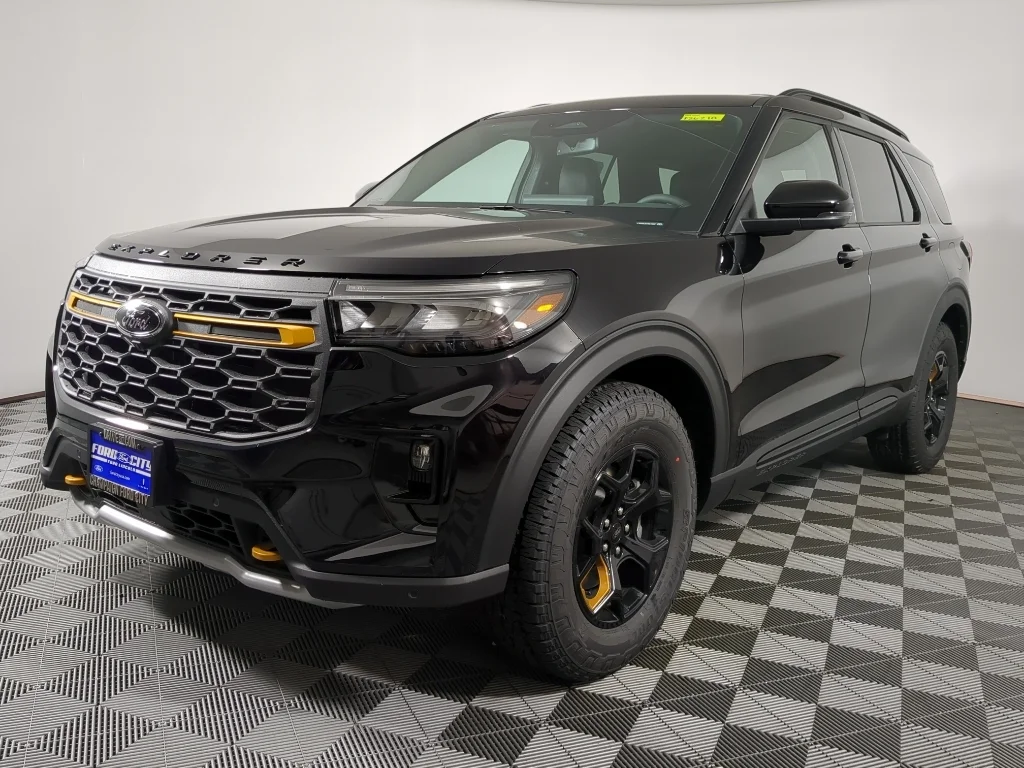 New 2026 Agate Black Metallic Ford Tremor® image 4