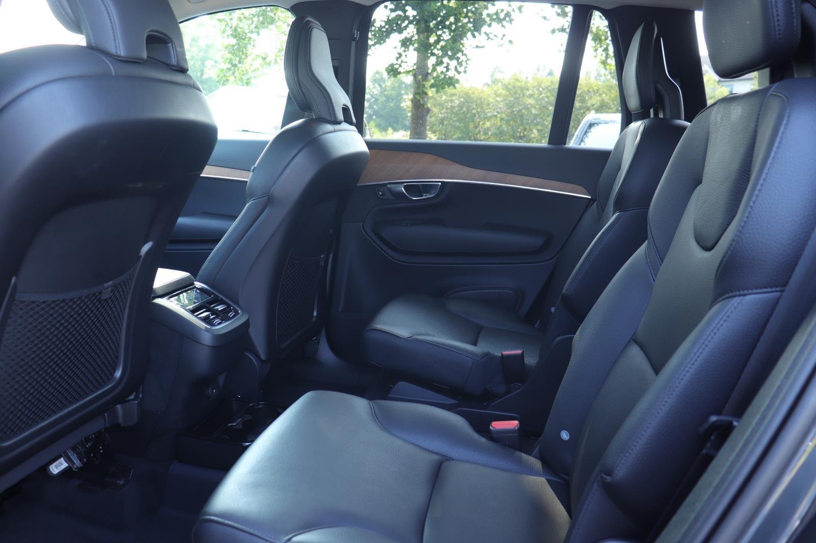 Used 2022 Savile Grey Metallic Volvo Momentum image 12