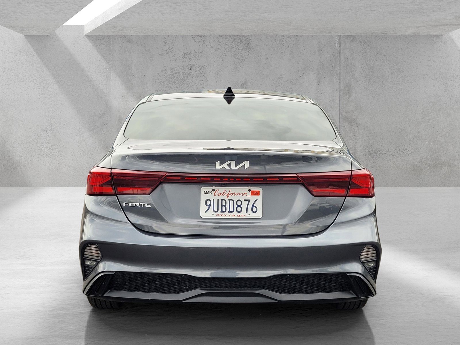 Used 2022 Gray Kia LXS image 5