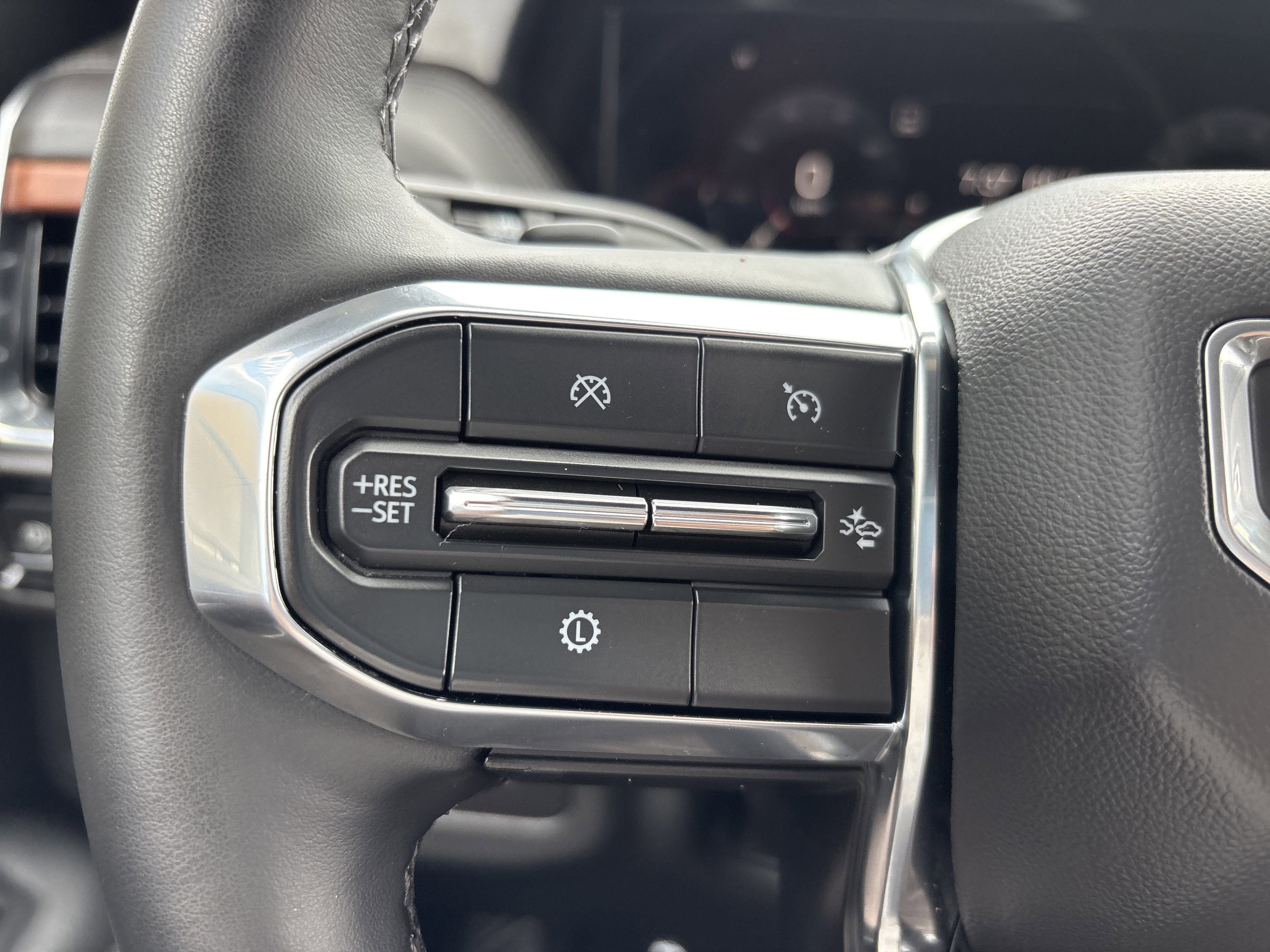 Used 2025 Summit White GMC Denali image 32