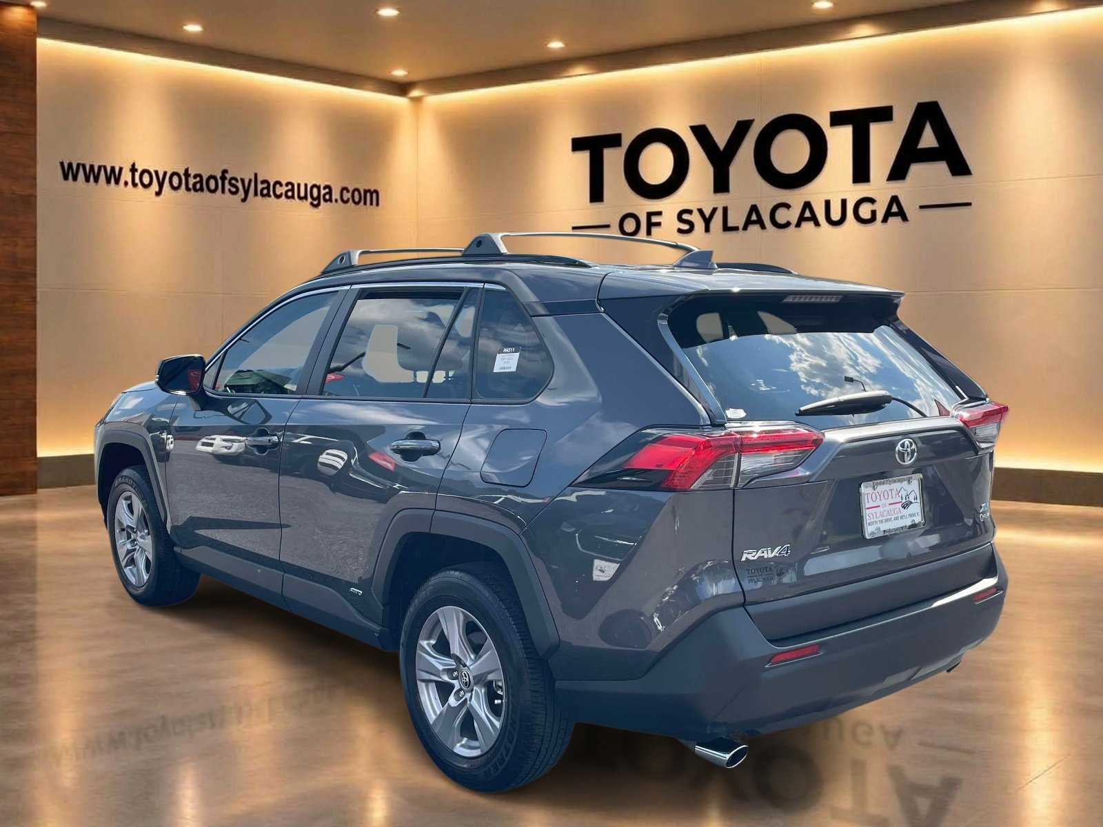 Used 2025 Magnetic Gray Metallic Toyota Hybrid XLE image 4