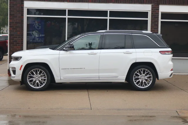 2022 Jeep Grand Cherokee Summit