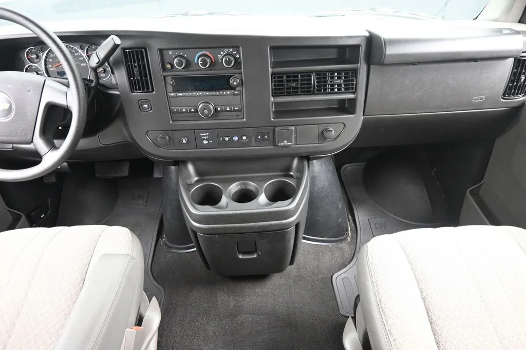 Used 2025 White Chevrolet LT image 14