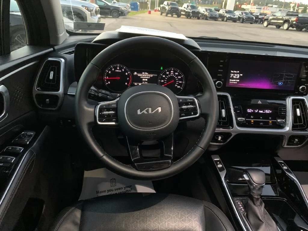 Used 2022 Silver Kia SX image 17